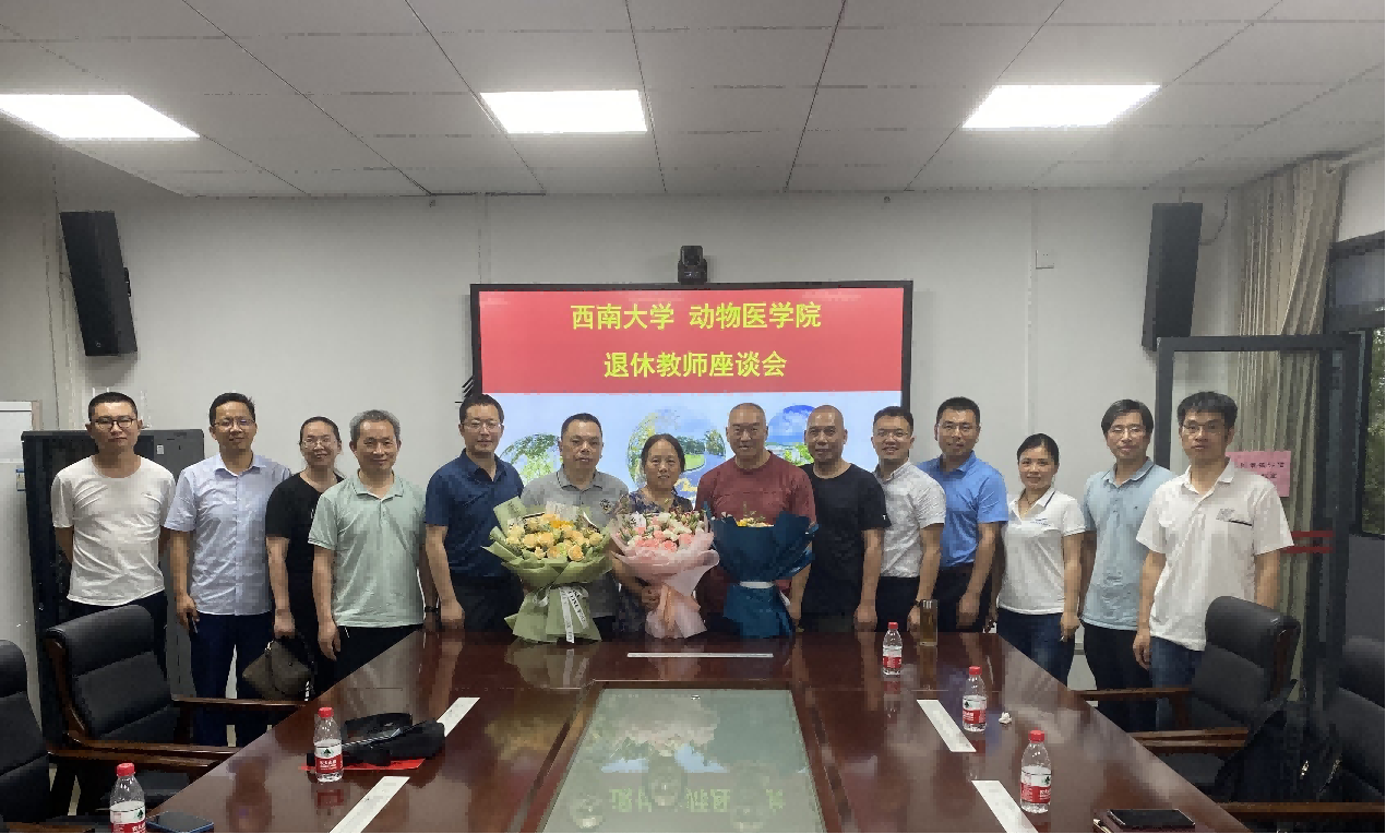 365上市公司(英国)集团为唐建华、伍莉和陈吉轩三位老师举行退休座谈会